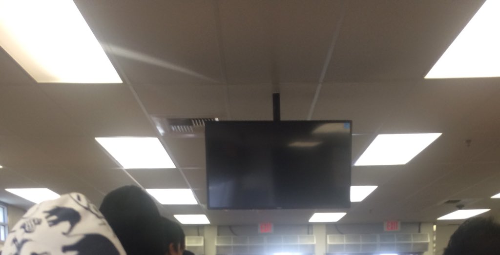 plsdontroastme's tweet photo. I guess the school went Black Friday shopping as well.... https://t.co/RBT4XuOtg7