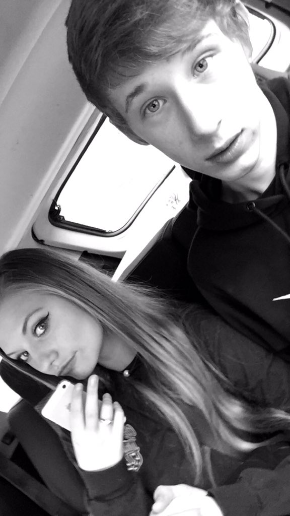 princessskailee's tweet photo. what's a king bed without a queen?♚♔
#killim❦your goals since 5❁4❁15 https://t.co/vpHSSF0k9T