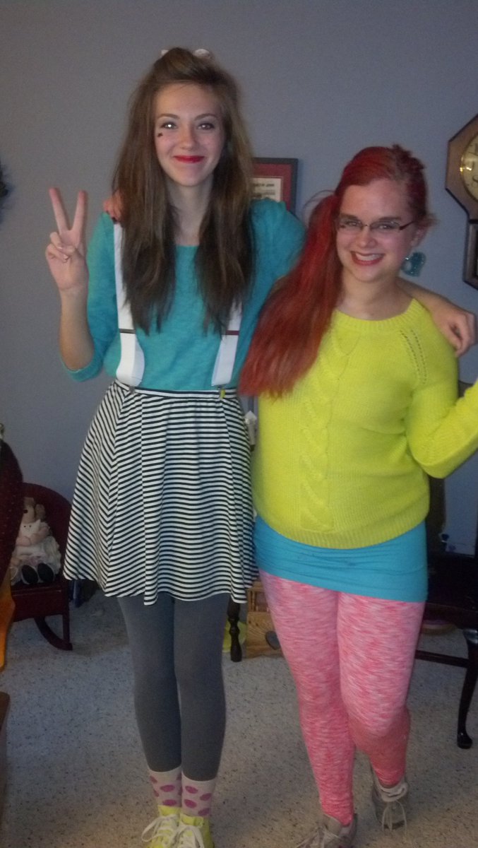 EmSarah27's tweet photo. #MTPhotoHunt #LoverDearest Yeah, she's definitely taller than I am https://t.co/zgFw0om7mf