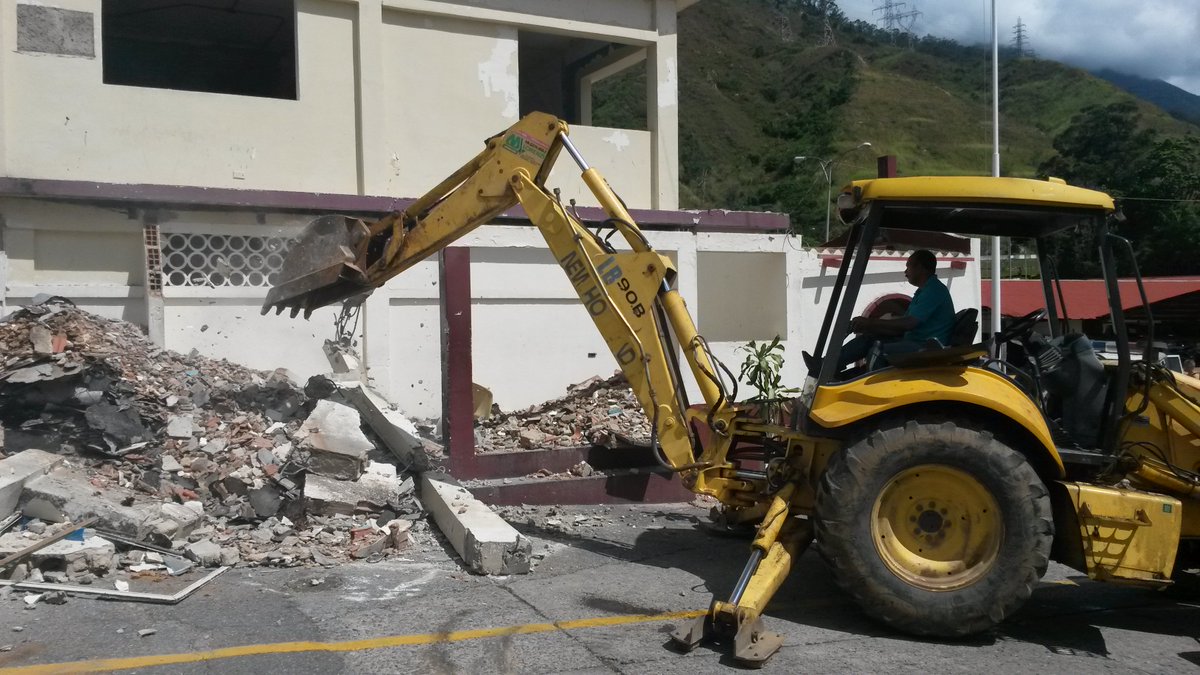 CUINGNB REALIZA LA REMODELACION DE LA ENTRADA Y FACHADAS DEL COMANDO NACIONAL GUARDIA DEL PUEBLO MARIPEREZ.
