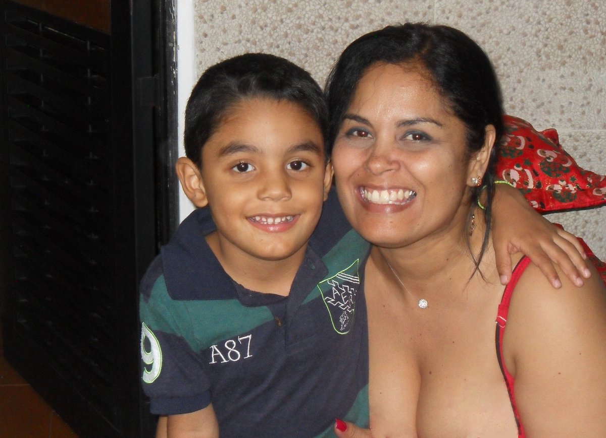 yakkeluna's tweet photo. Yakke  con su nieto... Ernesto...!!! https://t.co/Ody7W1JMqv
