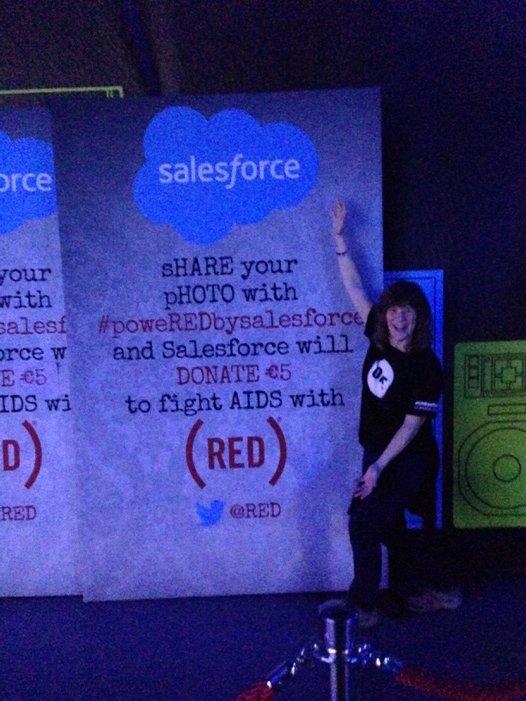 busy5mom's tweet photo. #poweREDbysalesforce Photo share for 5 euro donation to (RED)! From Dublin 3arena! https://t.co/2NacpYLLTu