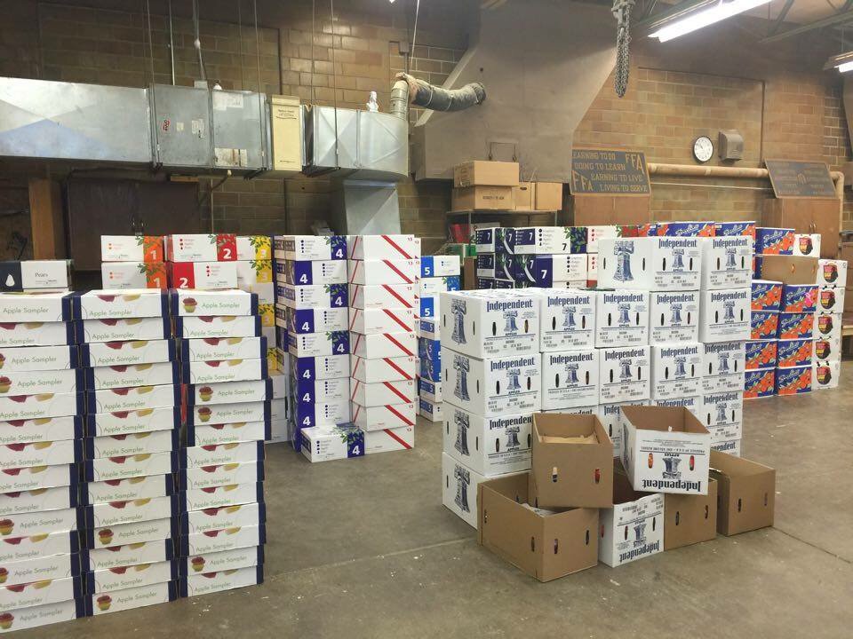 mtlakeffa's tweet photo. Mountain Lake fruit is in! Woot woot! 🎉🍎🍏🍊🍐🎉 https://t.co/TtjyjXJOGD