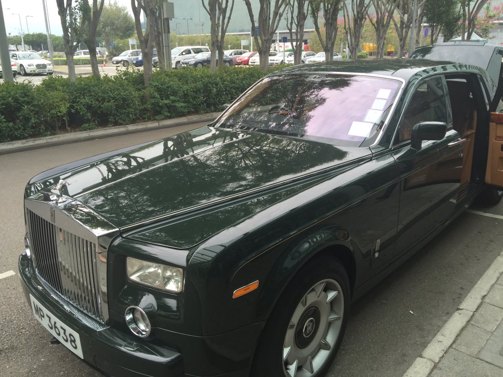 JillEditorTVIP's tweet photo. The only way to travel #RollsRoyce #HongKong #Peninsula https://t.co/E1OK1PPi3s