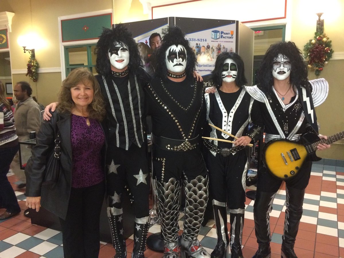 3_dprintfactory's tweet photo. Got KISS? @3_dprintfactory scanned a family who likes to dress as KISS! We'll share the printed figure when ready. https://t.co/AHxCkLSbcL