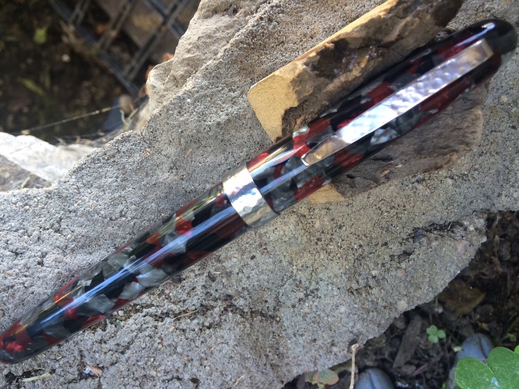 Vintage French #celluloid and hammered steel accents on this #fountianpen