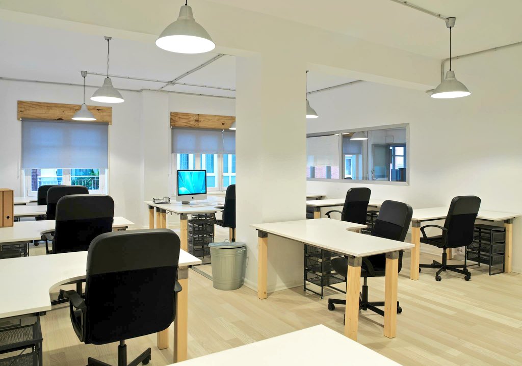 Estamos en Egia, a 300m de Tabakalera con un horario 24/7 y con las mejores condiciones para tu trabajo. #coworking