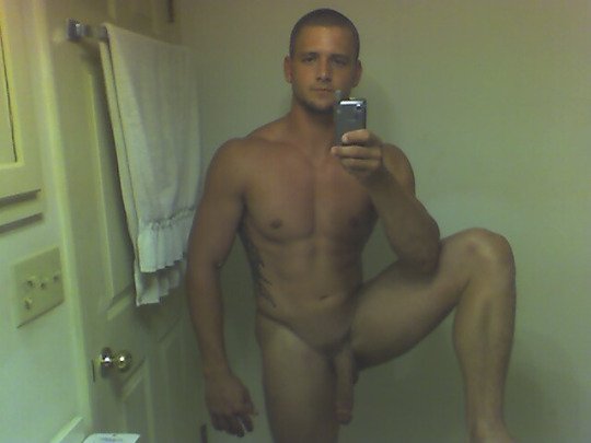 latin_married's tweet photo. #MisterPapi No. 4 espero notes mis sentimientos al claroscuro de la foto https://t.co/fUvCUd0eDn