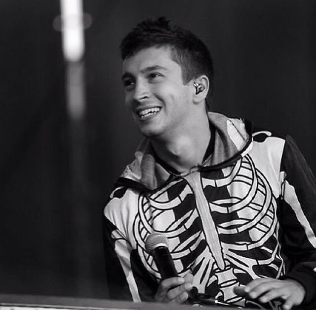 Happy Birthday, Tyler Joseph! Your music has saved me and keeps me alive. Thanks. Happy 27th |-/ 