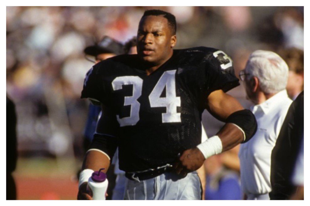 Happy birthday to Bo Jackson, the greatest athlete in the history of sports. 