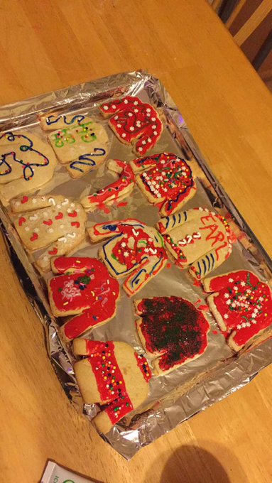 Ugly sweater cookies 🙂🙃🙂🙃🙂 https://t.co/YuiHQuYhzz<a href="/tag/mcm"class="tags"><span>#mcm</span></a><a href="/tag/mancrushmonday"class="tags"><span>#mancrushmonday</span></a>