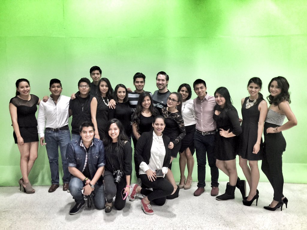 manuelveraortiz's tweet photo. Con alumnos de UVM Puebla que organizaron el @Cicom4Simposium gracias por invitarme a dar conferencia y felicidades! https://t.co/pMjy48N6Kw