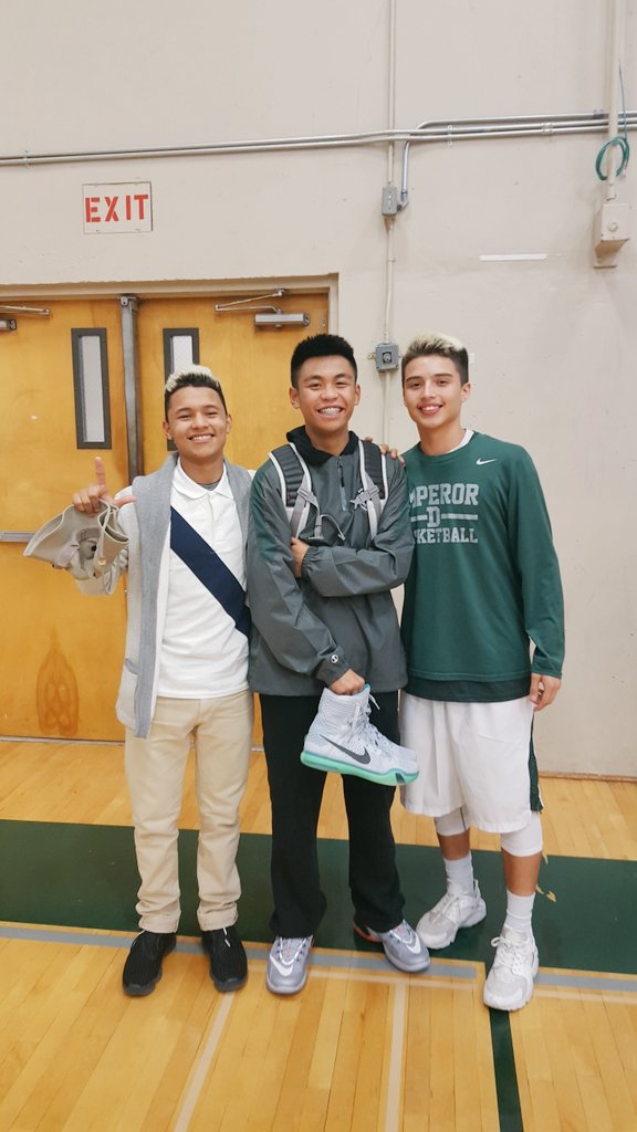 robertD2wild's tweet image. Mad love for my dawgs!🏀💕#shiftteam #L's