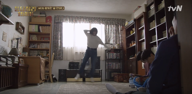 jhyzu's tweet photo. Every girl needs a junghwan kind of boyfriend in their life part.2 #Reply1988 https://t.co/eidpBRrXkX