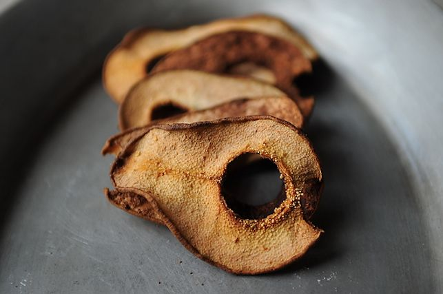 USfreshfruitIN's tweet photo. Perfectly healthy 3pm snack- Cocoa Pear Crisp. https://t.co/10ioZJF6Fa #HealthMeUp #PearCrisps #MayTheFruitBeWithYou https://t.co/UTox0yKcn6