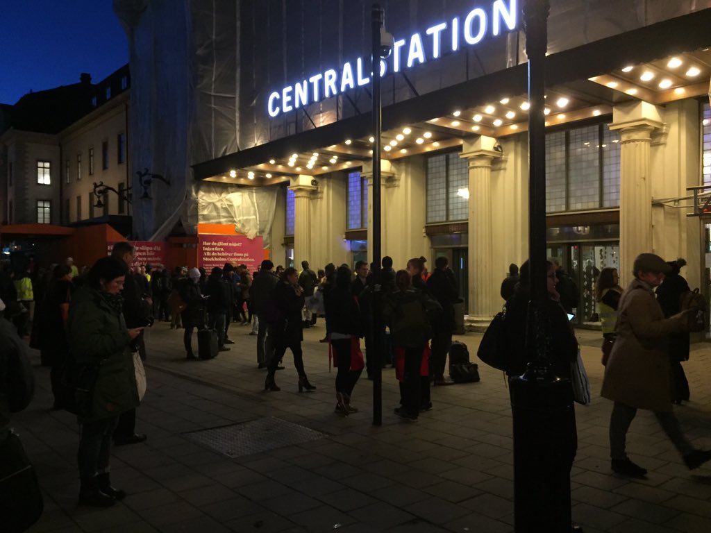 Oskar Jönsson (@jonssonoskar) on Twitter photo Centralstationen i #Stockholm precis utrymd, brandlarm utlöst. <a href="/svtnyheter/">SVT Nyheter</a> @svtstockholm Centralstationen i #Stockholm precis utrymd, brandlarm utlöst. <a href="/svtnyheter/">SVT Nyheter</a> @svtstockholm