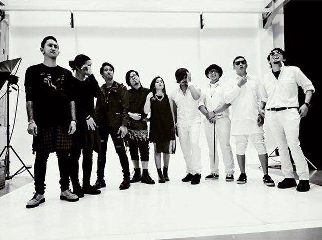 Peringati Hari AIDS Sedunia, Rocket Rockers dan Killing Me Inside Rilis Lagu Kolaborasi bit.ly/1OBlRXk