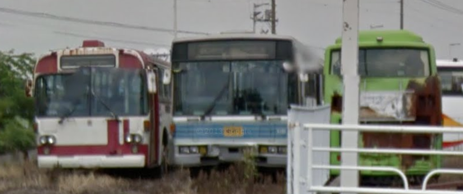 ひろき 低浮上 埼玉県羽生市某所に解体業者の廃車置き場を発見 関鉄バスのキュービックや7e 静鉄バスのcjm 東武運輸のトラックもありました T Co Sej8gmsllz