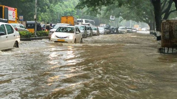 Adv2014Vignesh's tweet photo. "@behindwoods: The rain doesn't show signs of stopping. Here are some shocking images
#ChennaiRains https://t.co/oErsZADW4b"