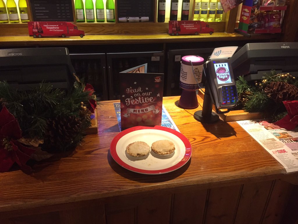 Mince Pie anyone? <a href="/BFSouthEastSUGM/">Andrew Latham</a> <a href="/SpencerGraydon/">Spencer Graydon</a> Castle Lake BF SUGM #TinselTuesday