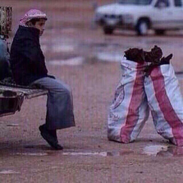 يشكي من ( البرد ) ويبيع الدفا .؟
من حاجة المال ضحى بحاجته