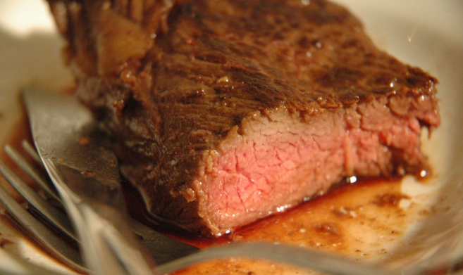 munchies's tweet photo. Ordering your steak well-done can impact your brain health. https://t.co/JKcq6apQO7 https://t.co/1kyc5snvtZ