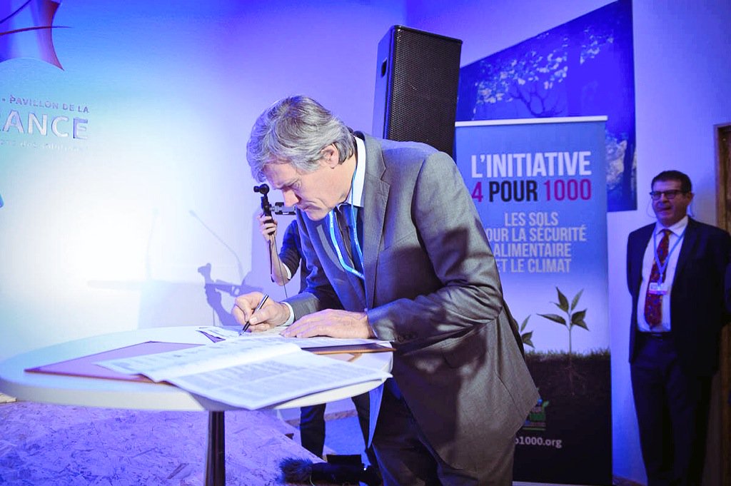 SLeFoll's tweet photo. #FAO #CEDEAO #Allemagne #Australie #Uruguay #Maroc #Espagne #NouvelleZelande soutiennent le #4pour1000. #COP21 https://t.co/GgAowuXqcl