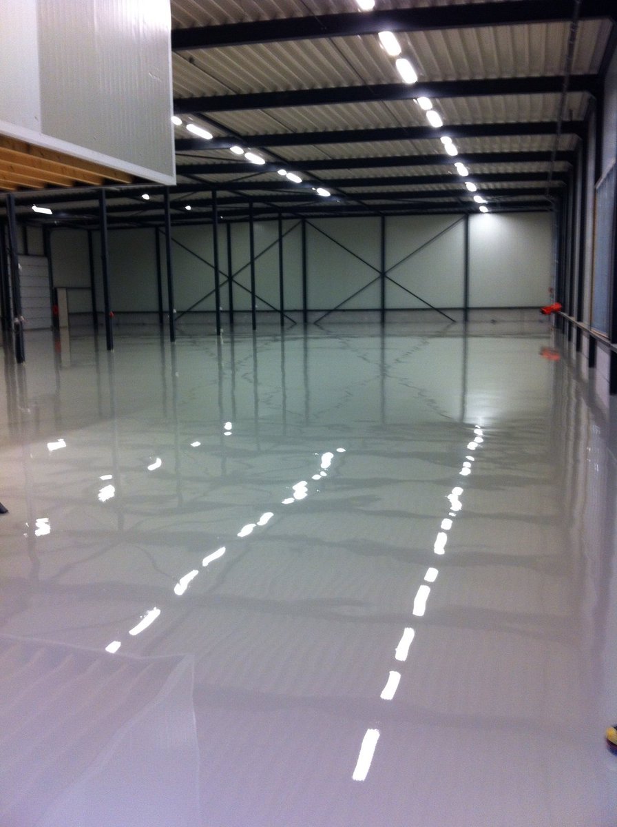 VLAQSynthetics's tweet photo. 1500 m2 #Epoxy #gietvloer type VS 150 van VLAQ Synthetics gemaakt in Nieuwkuijk. https://t.co/wliYlVNzup