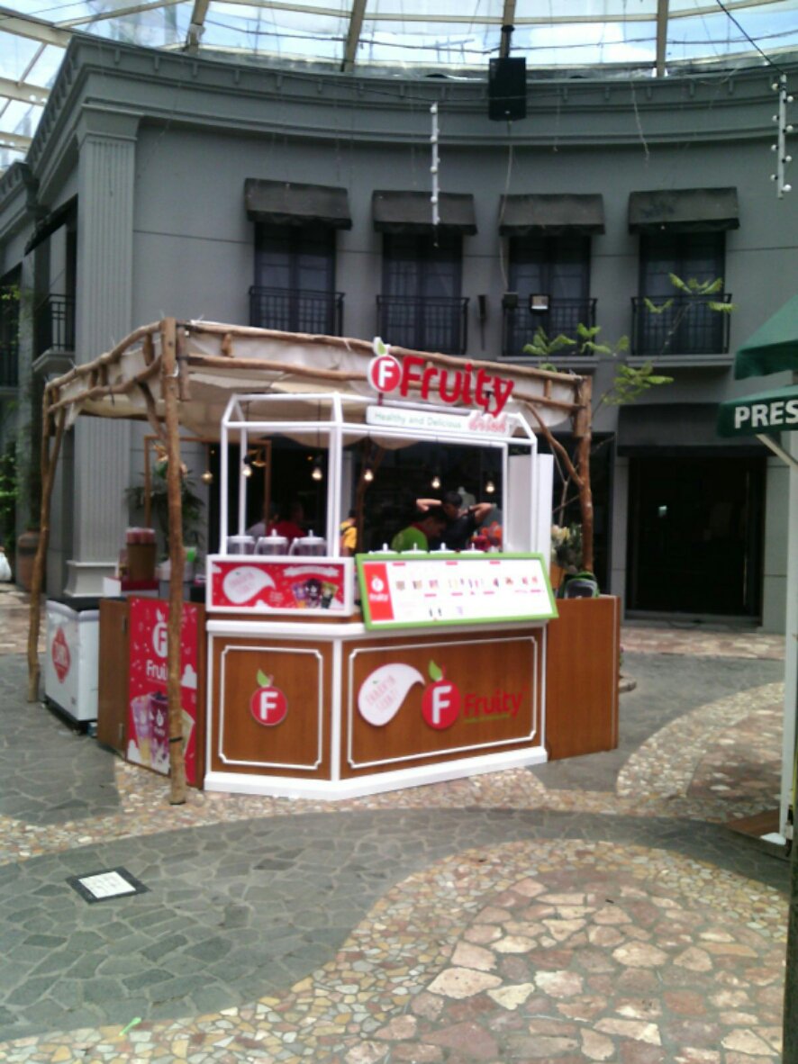 ILOVEFRUITY's tweet photo. .#Fruity #PVJ #Event is ready to serve you in the main street area #enaknyasehat https://t.co/hRMp3EVfBo