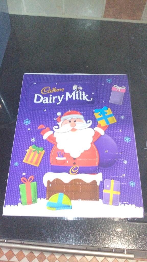 NaiaraFerrer7's tweet photo. Me encanta levantarme y encontrarme con un calendario de chocolate como regalo de primero de diciembre :) happy!! https://t.co/aGvueySLgm