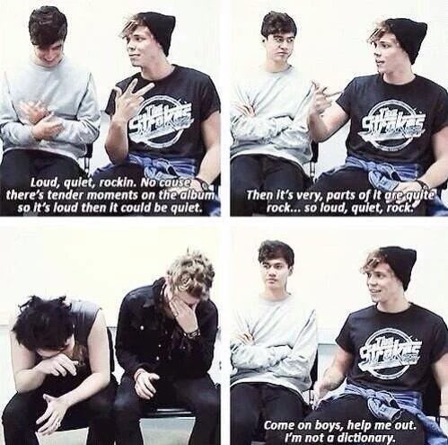 5SOSTumblrx's tweet photo. Calum doesn't seem impressed by ashton #VideoMTV2015 #MTVStars 5 Seconds Of Summer https://t.co/q8ghHyYOHN