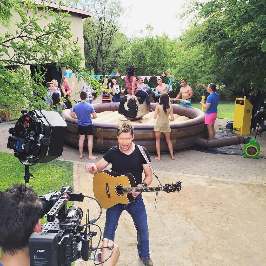 Kannie wag vir Ray se video launch vrydag nie. Hier is BTS shot van @johannesschoutsen met… ift.tt/1Xu34oi