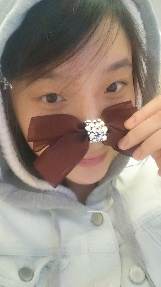 when you been fed up with homeworks and noises from your deskmate, past a selfie where no one know you