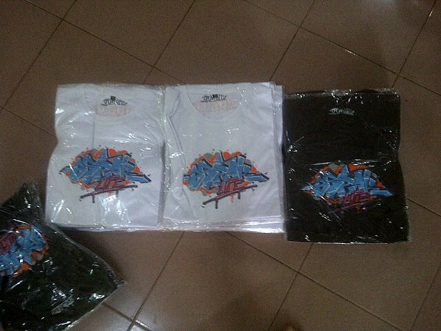 BREAKLIFE tee graffiti .only 100K , hit me on 081216604292 / WA 08568899658 , bbm :27461599