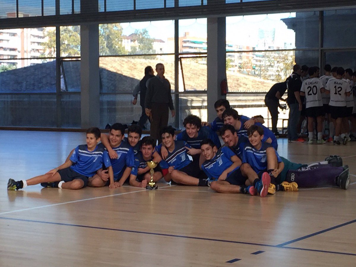 FHCV's tweet photo. El @C_H_Carpesa masculino campeón en la categoría cadete sala https://t.co/00vHetTvlq https://t.co/2D2ontCJum