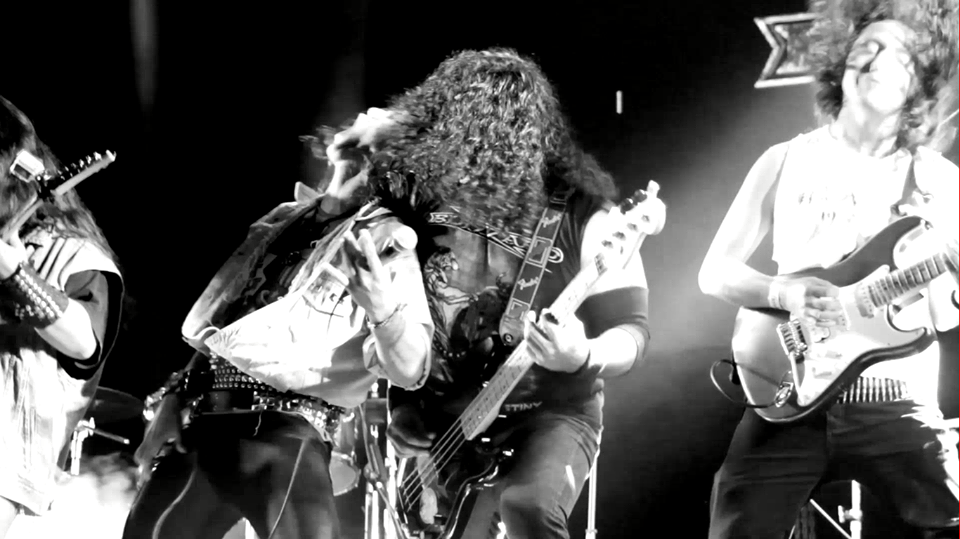 BlizzardHunter_'s tweet photo. Heart of Fire! New video OUT! Check this madness now! https://t.co/9dTAWLxxMA   #BlizzardHunter #HeavyMetal #HornsUp https://t.co/2yJJcF1nbO