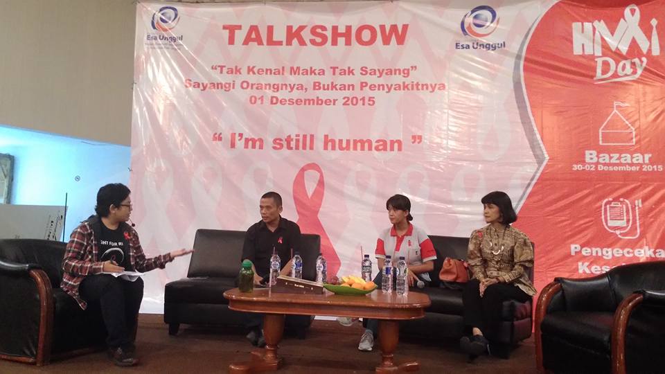 UnivEsaUnggul's tweet photo. #hivday #beritaUEU  BEMU Univ Esa Unggul mempersembahkan talkshow dlm rangka HIV day @BEMU_esaunggul https://t.co/L3KHi9IeWc