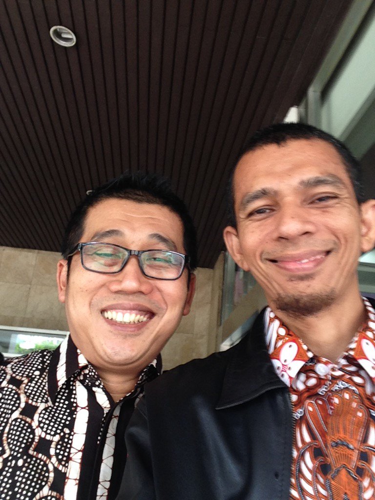 bambangrr's tweet photo. Ketemu gurunda  @JamilAzzaini di loby kemenkeu, semoga sll mencerahkan pak :) cc @yuliachairani https://t.co/IFEqwrcLRv