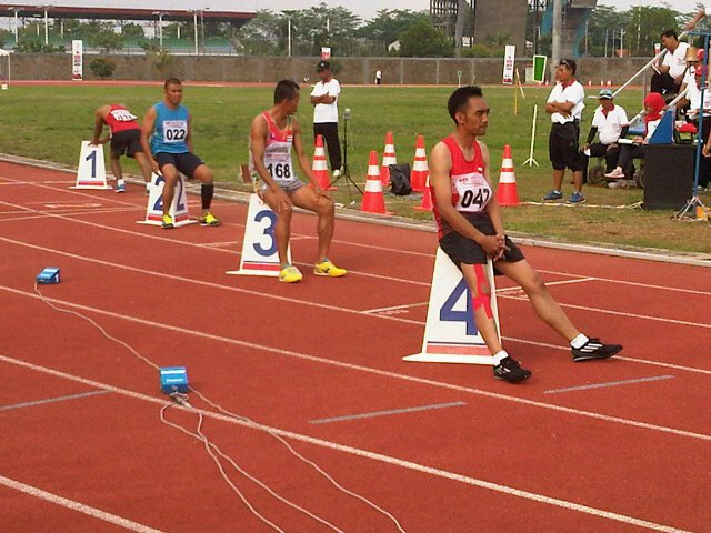 DITJEN_PAS's tweet photo. Nomor veteran men's 800m segera dimulai. Pelari Imam Santoso &amp; Medi Oktafiansyah asal Indonesia bersiap #APTFC2015 https://t.co/rifJ3dkuso