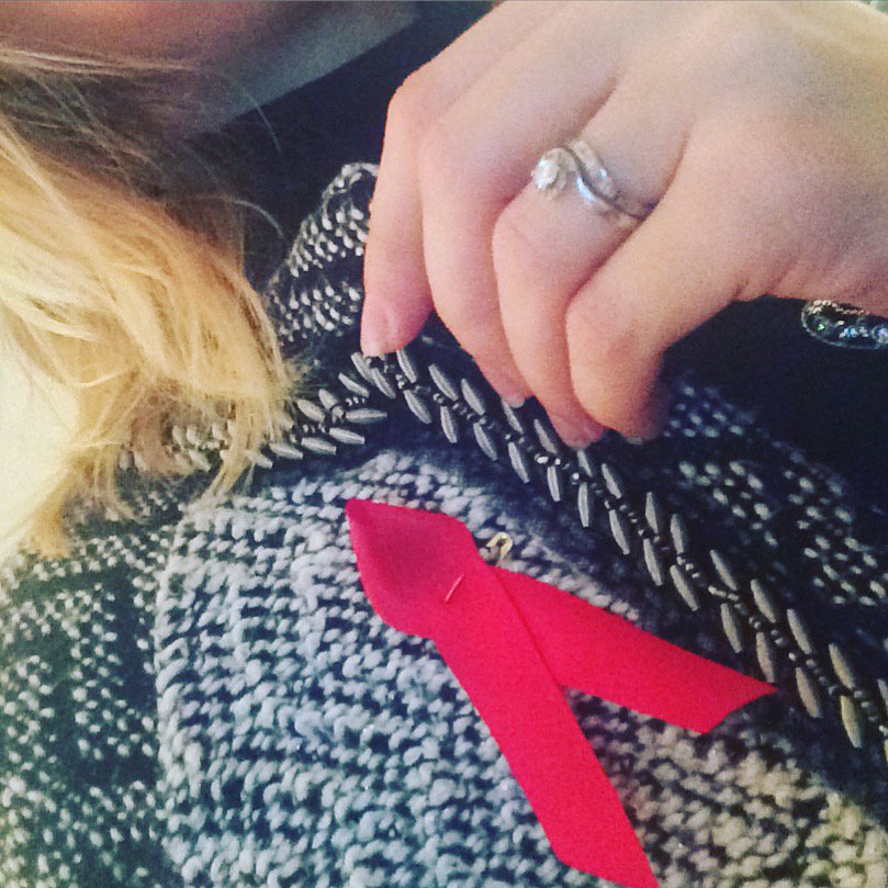 EmmaForster15's tweet photo. Kissing doesn't spread HIV, ignorance does...don't be ignorant, wear your ribbon #HIV #WorldAIDSDay https://t.co/h5x0L9nuSQ