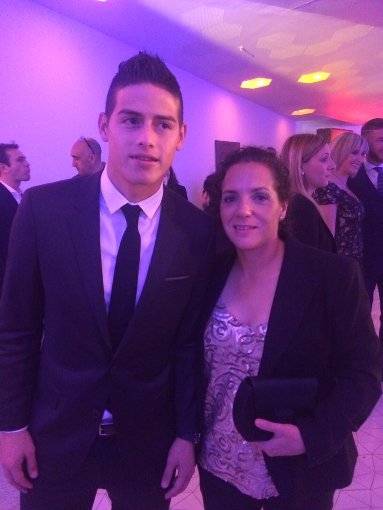 Gracias al @ColleFeminas y <a href="/LaLiga/">LALIGA</a> por dejarnos disfrutar de la Gala del Fútbol 14-15