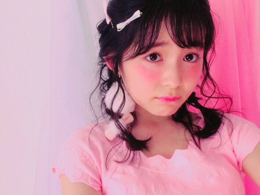lespros_rinka's tweet photo. 🎀12/1発売ニコラ1月号🎀
先月号に続いて連続表紙飾らせて頂きました！！4回目です嬉しい😭
みんなのおかげです😢💭
今月号はRMRM！ユニット結成されてからの夢が叶ったよ❣
クリスマス号で内容たーくさんなので、ぜひ買ってねー🎅🏼🎄 https://t.co/FuLeEF7YJX