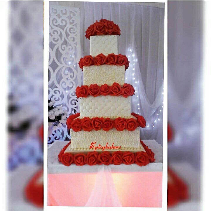 spicybaker14's tweet image. 4Tiered floral wedding cake #RedandCream #weddingcake