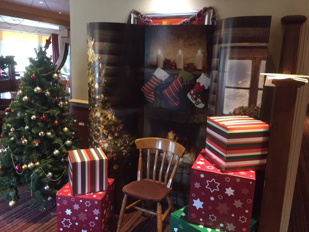 Grotto #tinseltuesday <a href="/SpencerGraydon/">Spencer Graydon</a> <a href="/BFSouthEastSUGM/">Andrew Latham</a>