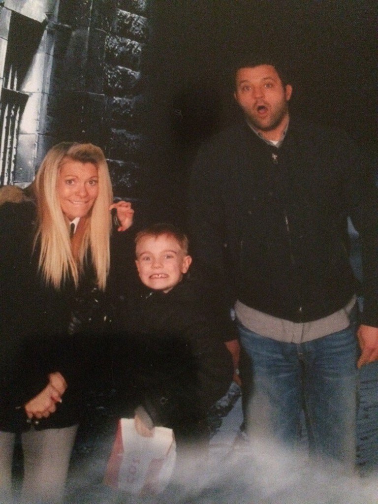 jenpaigeharl's tweet photo. At the London Dungeons with the 2 most important men in my life @LeeHarperGK #scaredfaces lol 😬😂😂 https://t.co/mKK3mEKJxd