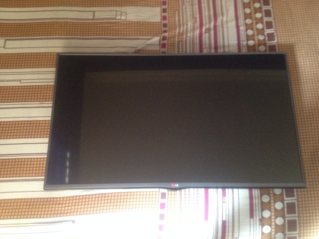 PandeOki's tweet photo. dijual TV LG seris 42LB55 kondisi 100% mulus . harga 4,6 nego halus minat hubungi 081 339 502 272 https://t.co/e0yOOdiW8F