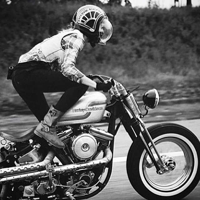 ebeagle24's tweet photo. e poi dicono che le ragazze in #moto sono poco femminili! #dueruote #girls #lifestyle #inlove https://t.co/OIqa1PQvMh