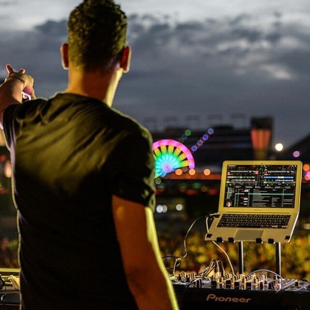 That feeling in front of the crowd! Great picture featuring <a href="/marckinchen/">MK (Marc Kinchen)</a> 
#Ripster
Website… ift.tt/1QaCP0a