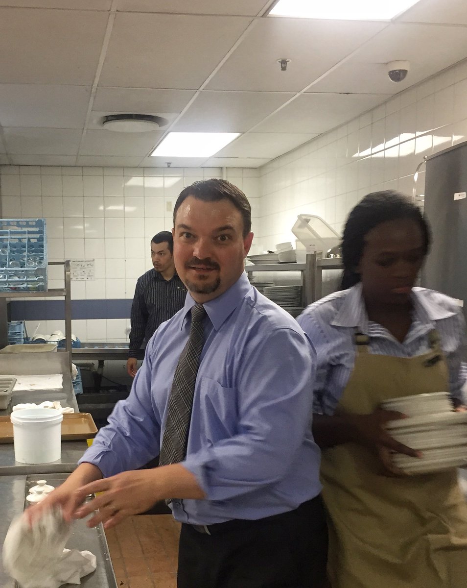 SouthernSunGrp's tweet photo. Say hi to #CapeSun GM Jacques Moolman leading from the front while the restaurant dishwasher temprorarily broke down https://t.co/ctc2NOiF91