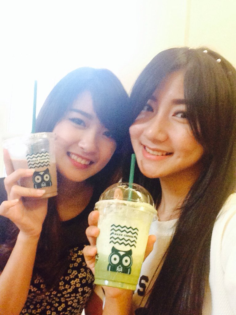 6OnadChiBi's tweet photo. Udah sore aja yaa haha ☺️☺️ green tea frappucino always be my favorite and ice chocolate always be tata's fav https://t.co/r6B8f6jqE1